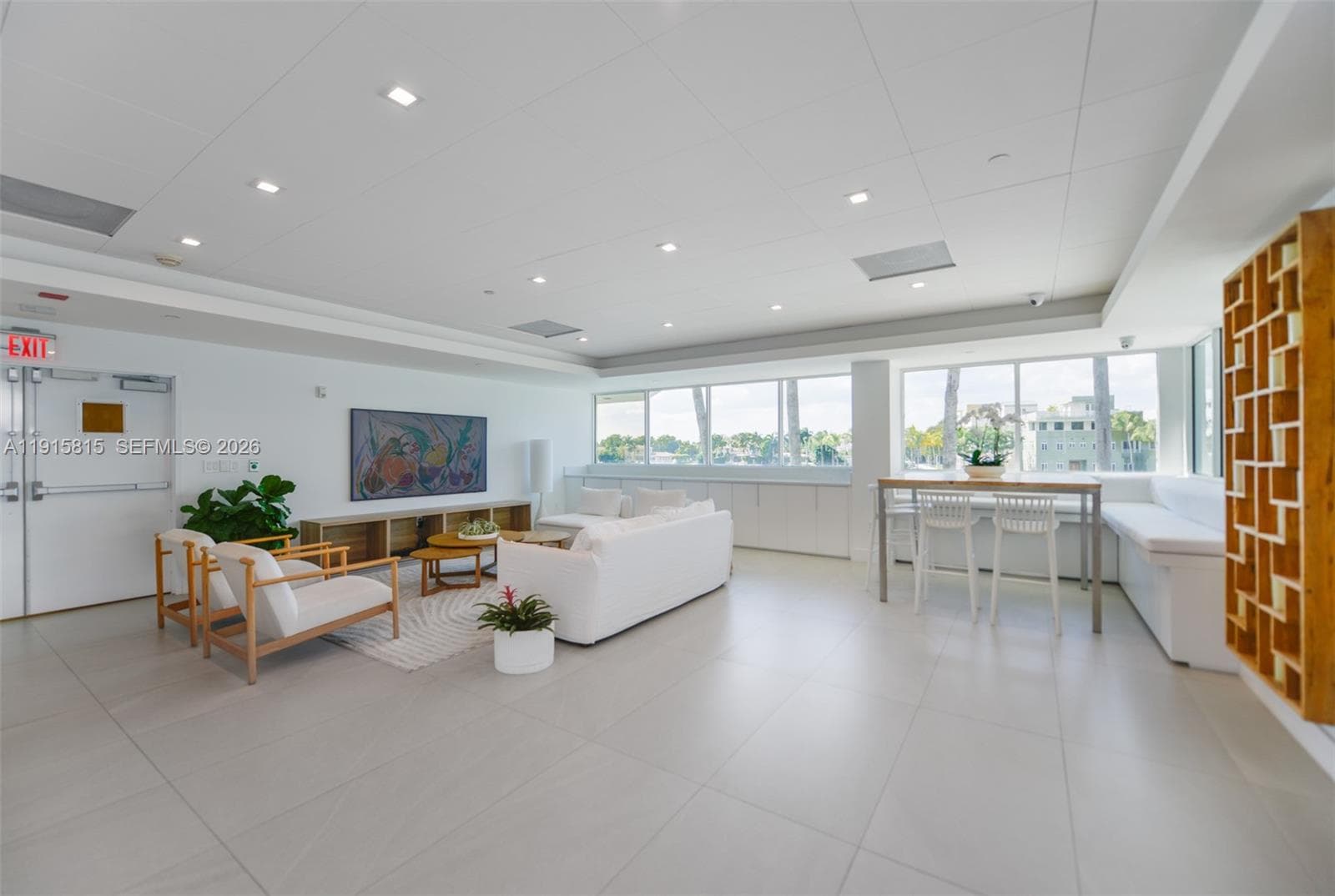 A11915815 — Miami Beach — 32
