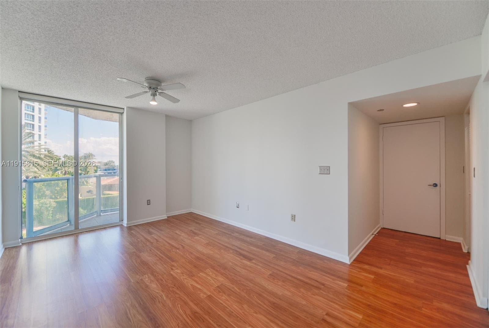 A11915815 — Miami Beach — 10