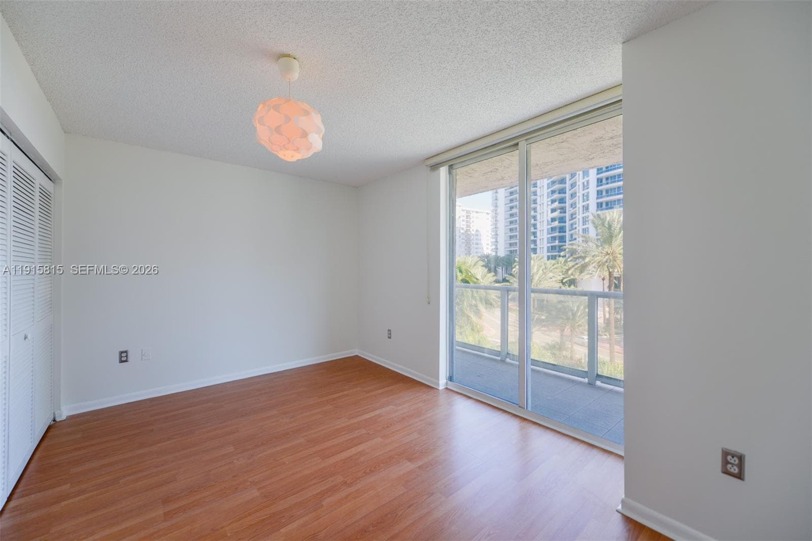 A11915815 — Miami Beach — 15