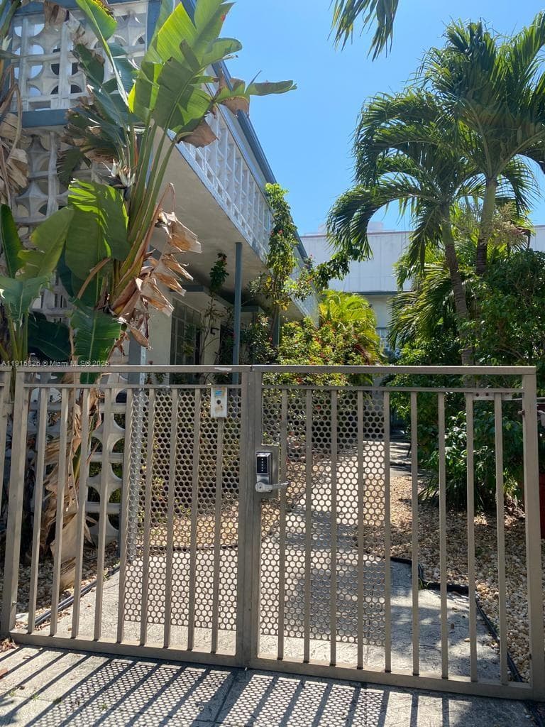 A11915826 — Miami Beach — 7