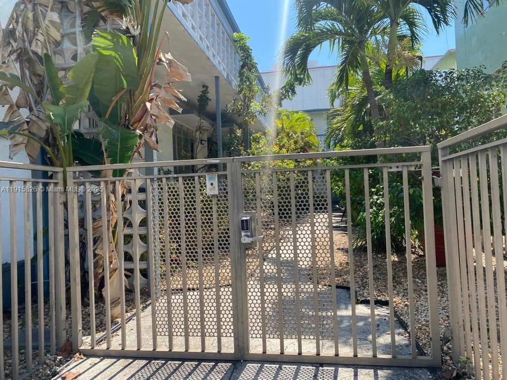 A11915826 — Miami Beach — 8