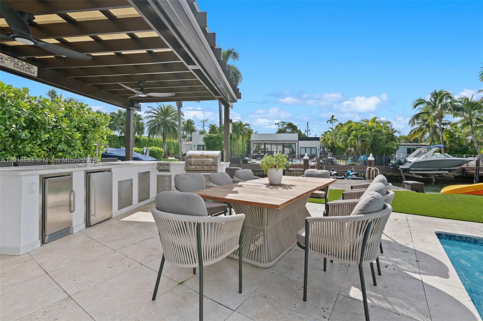 A11915893 — Miami Beach — 27