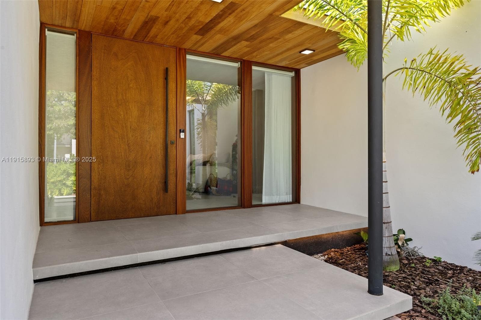A11915893 — Miami Beach — 6