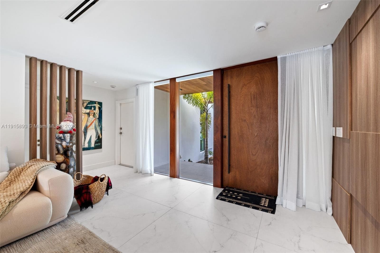 A11915893 — Miami Beach — 7