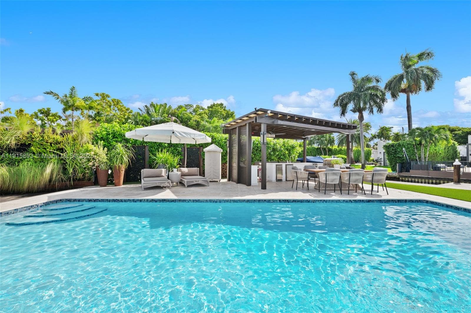A11915893 — Miami Beach — 30
