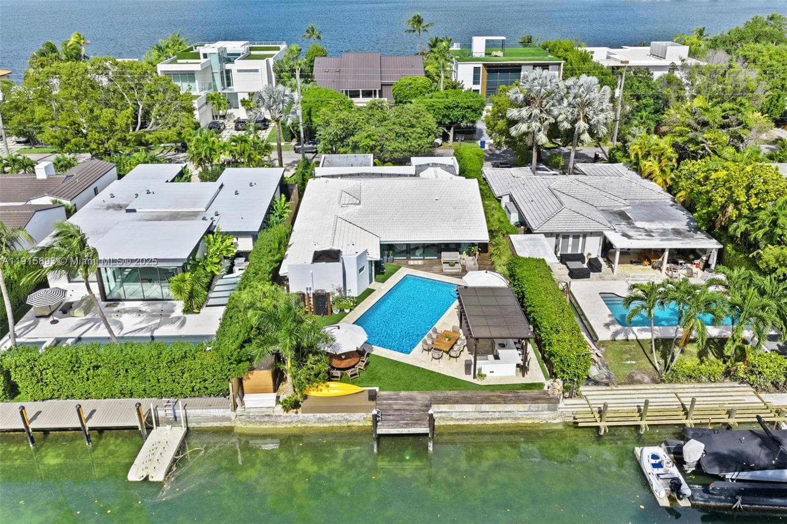 A11915893 — Miami Beach — 34