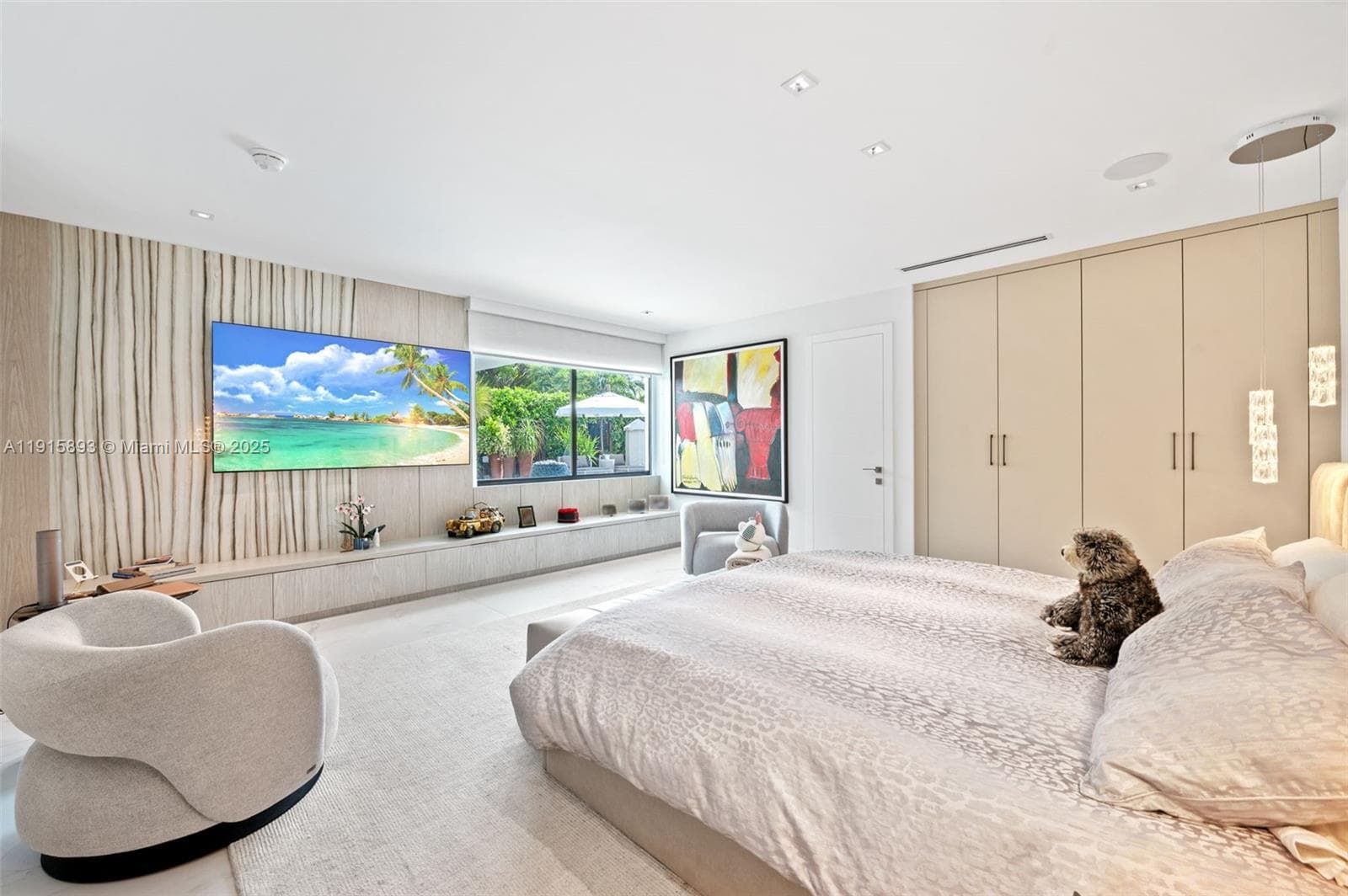 A11915893 — Miami Beach — 15