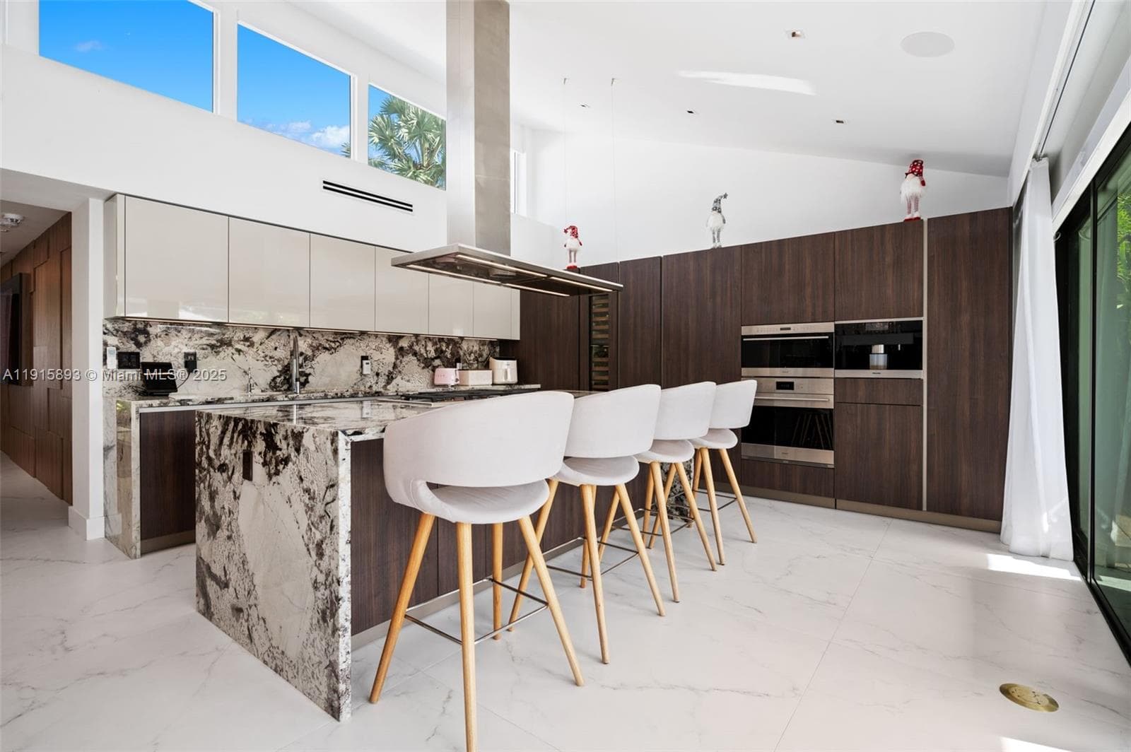 A11915893 — Miami Beach — 11