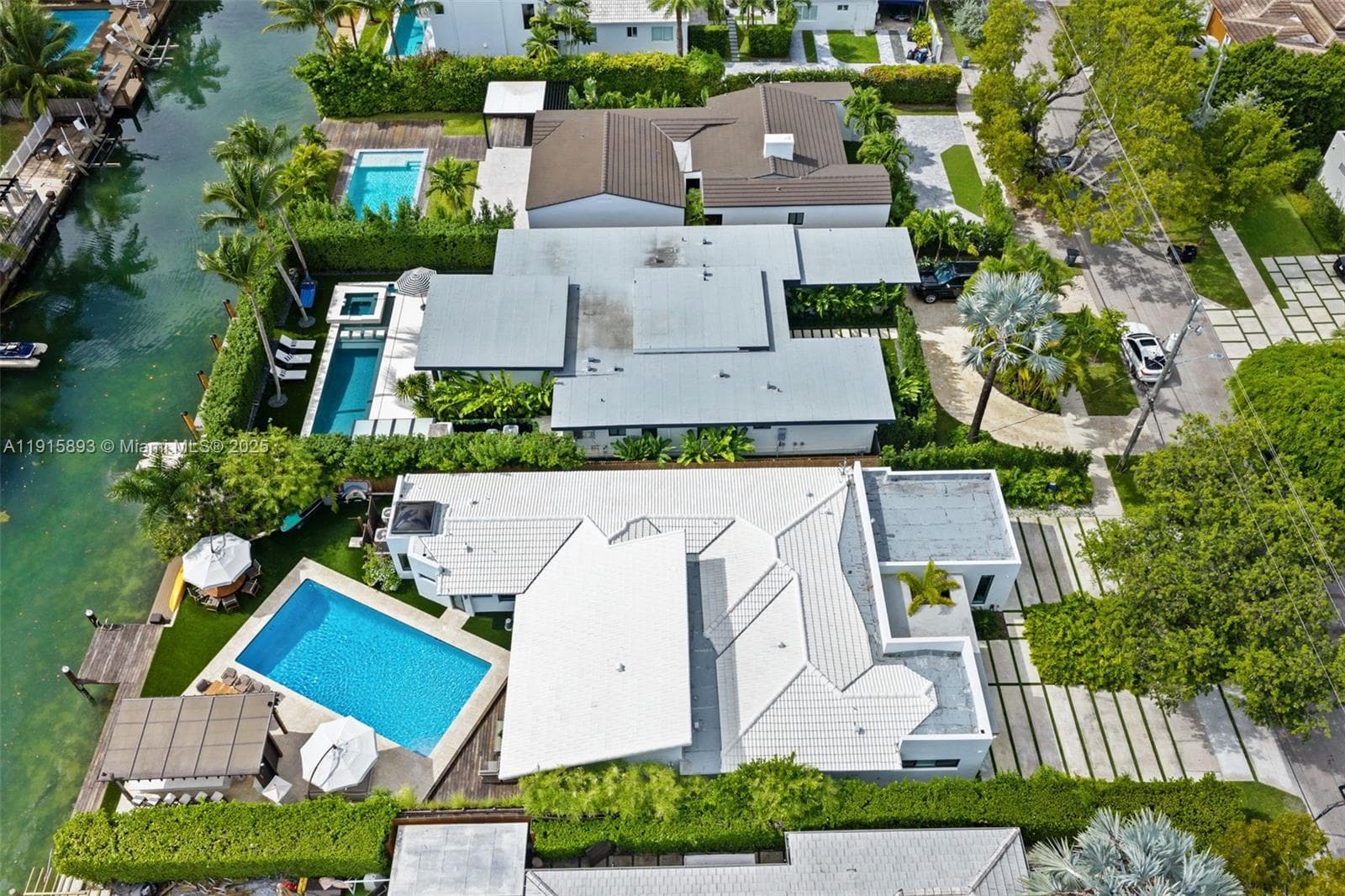 A11915893 — Miami Beach — 35