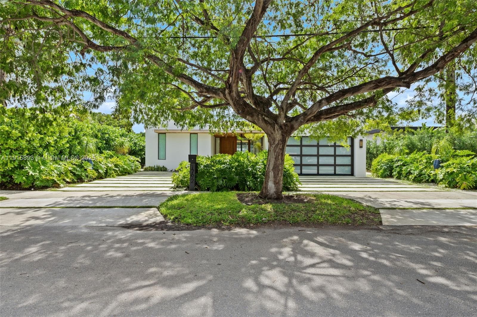 A11915893 — Miami Beach — 4