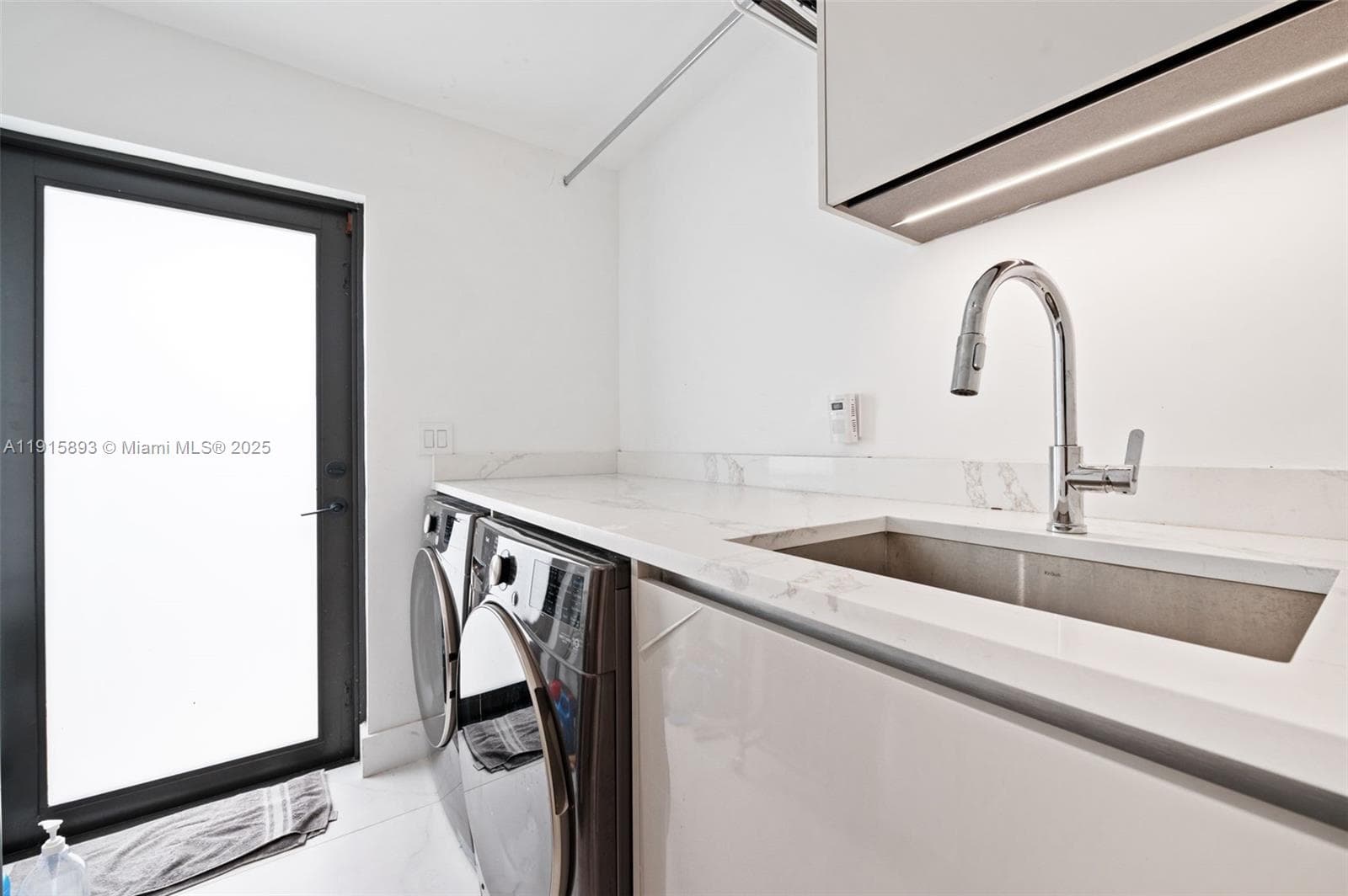 A11915893 — Miami Beach — 25