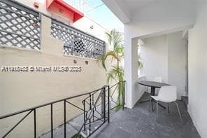 A11916162 — Miami Beach — 11