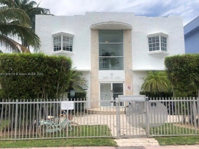 A11916175 — Miami Beach