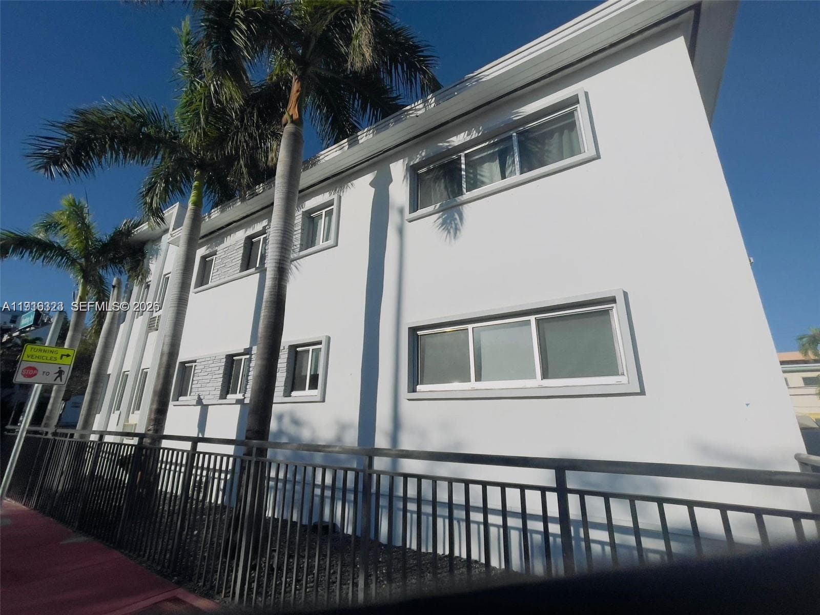 A11916323 — Miami Beach — 10