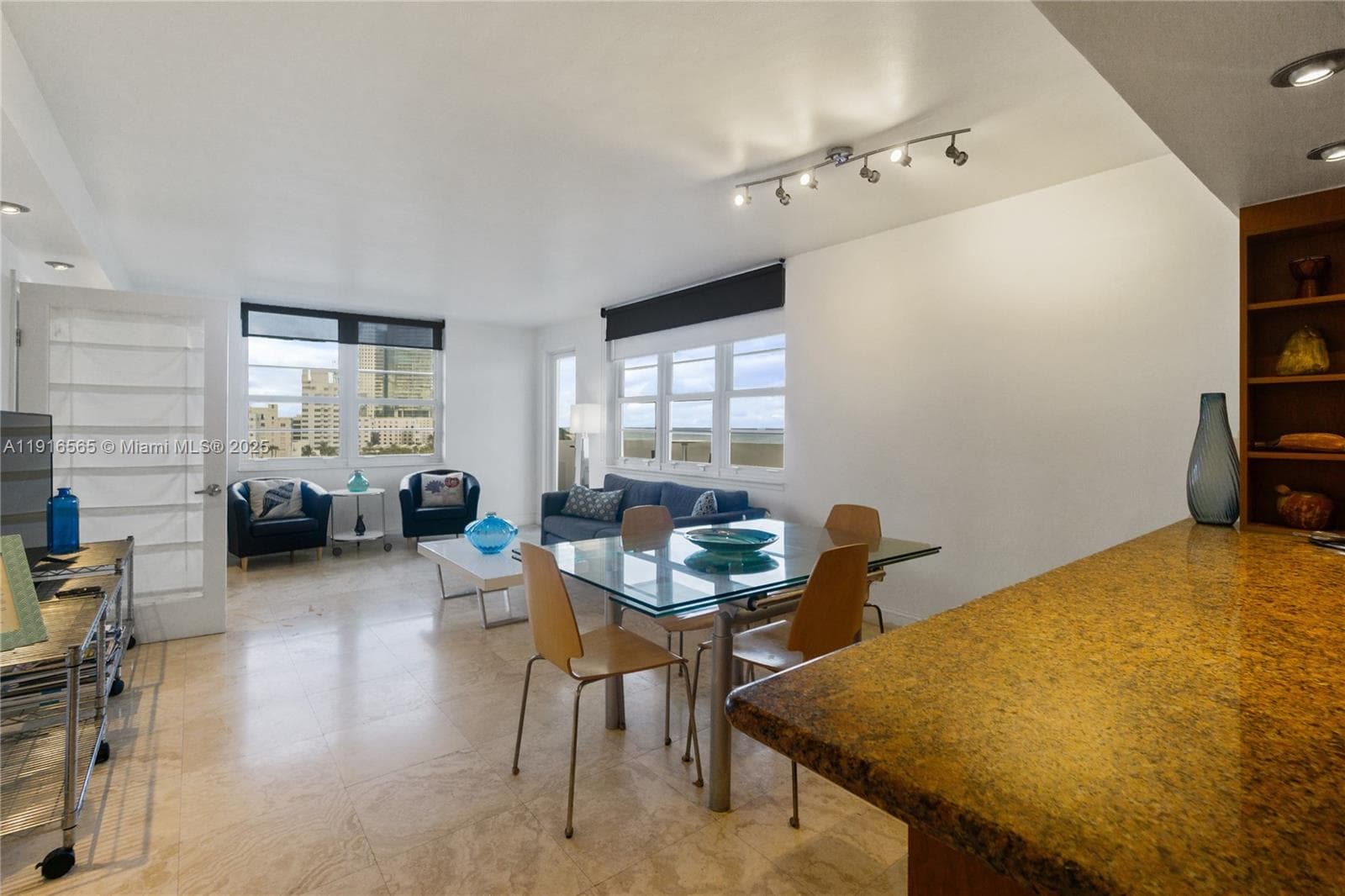 A11916565 — Miami Beach — 6