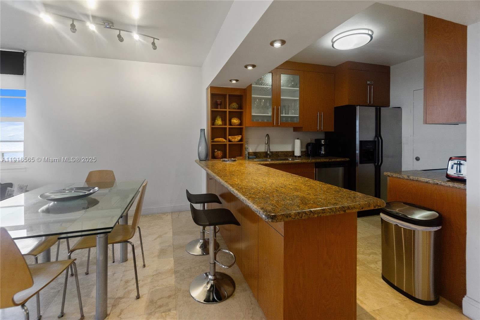 A11916565 — Miami Beach — 4