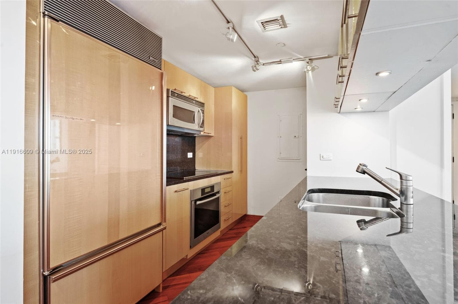 A11916609 — Miami Beach — 13