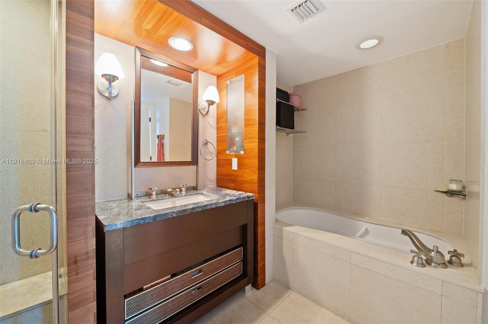 A11916609 — Miami Beach — 22