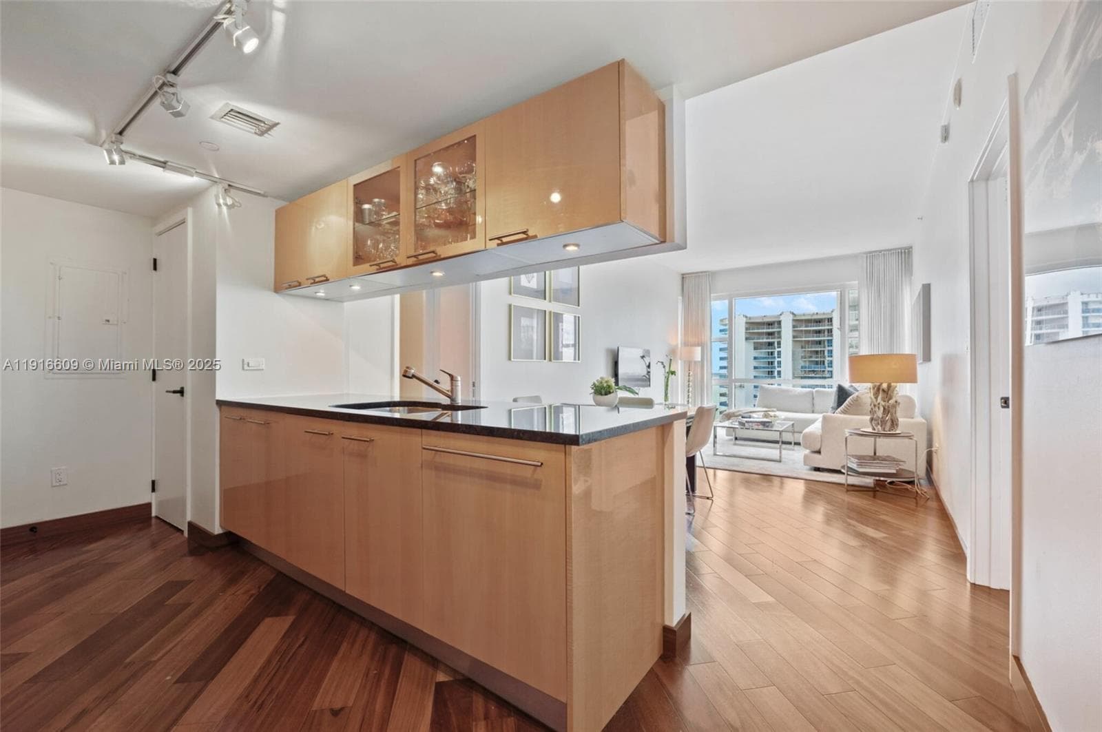 A11916609 — Miami Beach — 10