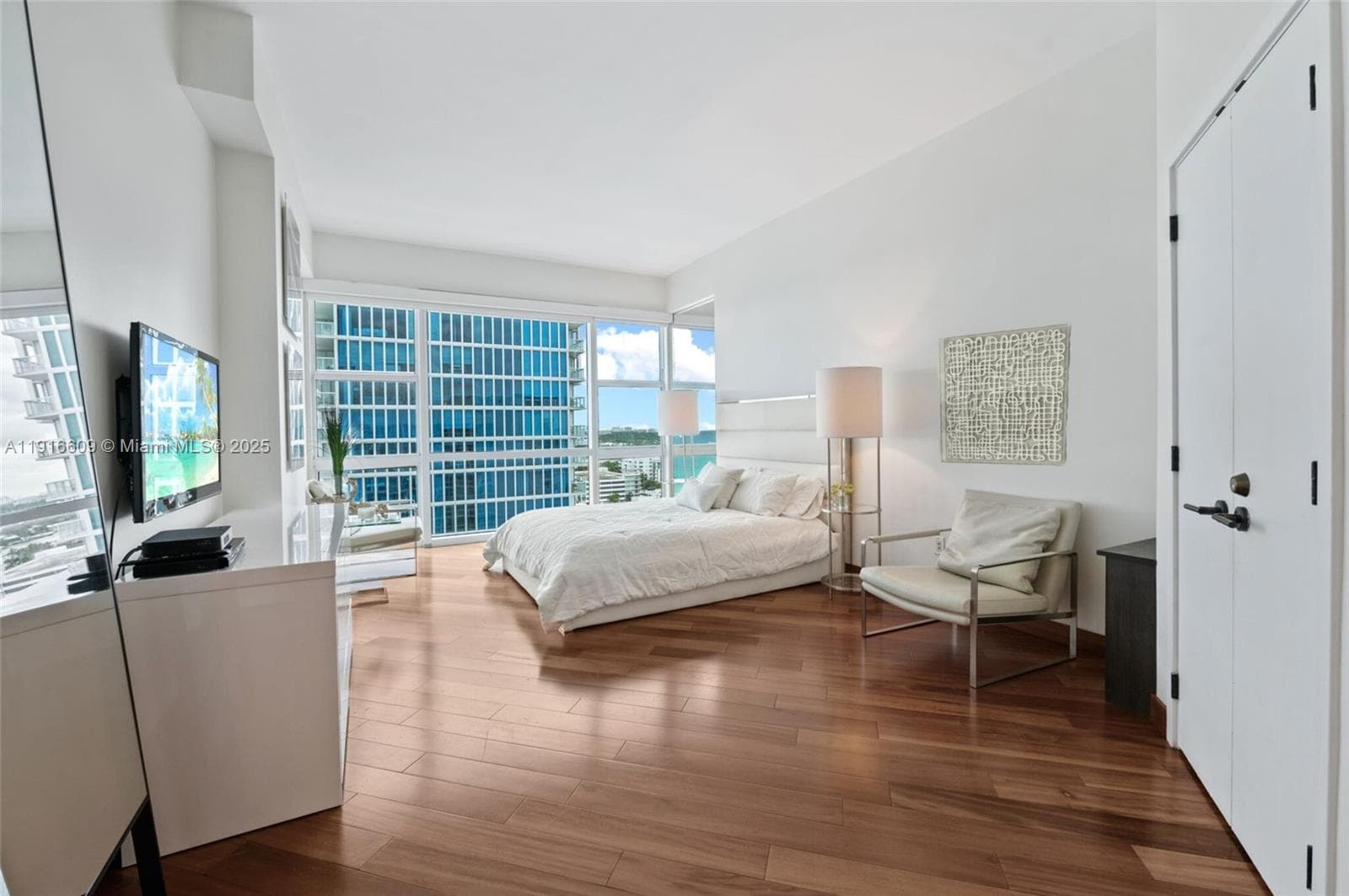 A11916609 — Miami Beach — 18
