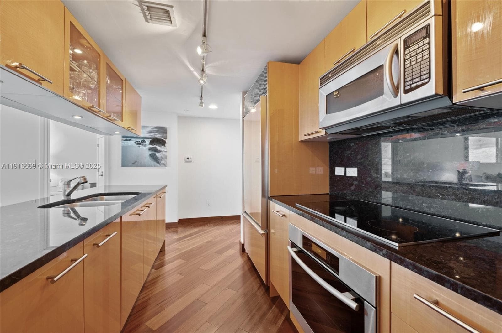 A11916609 — Miami Beach — 11