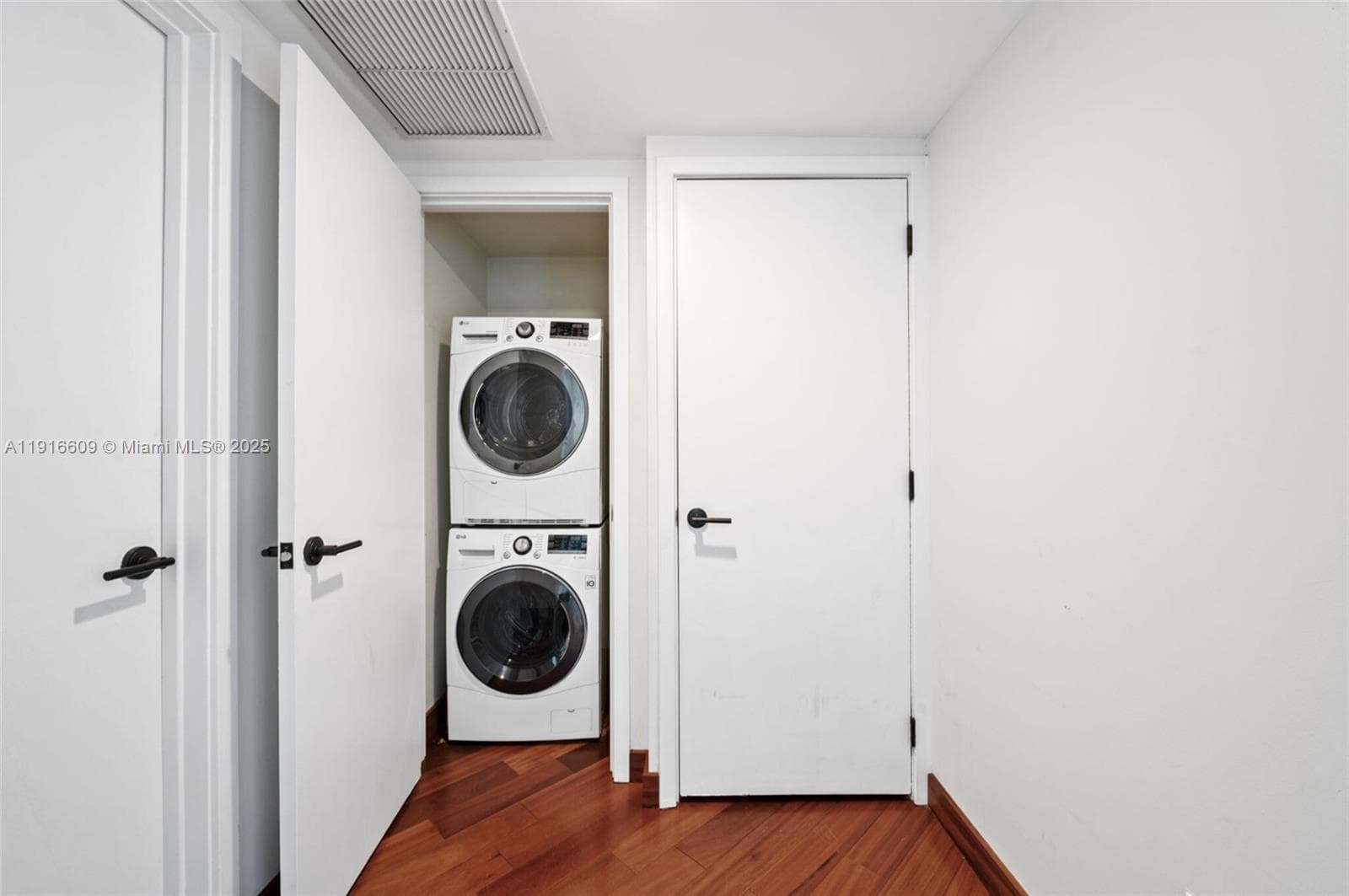 A11916609 — Miami Beach — 31