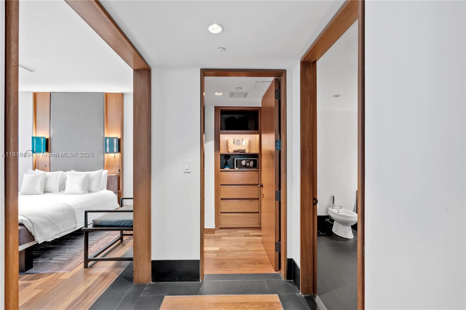 A11916694 — Miami Beach — 26
