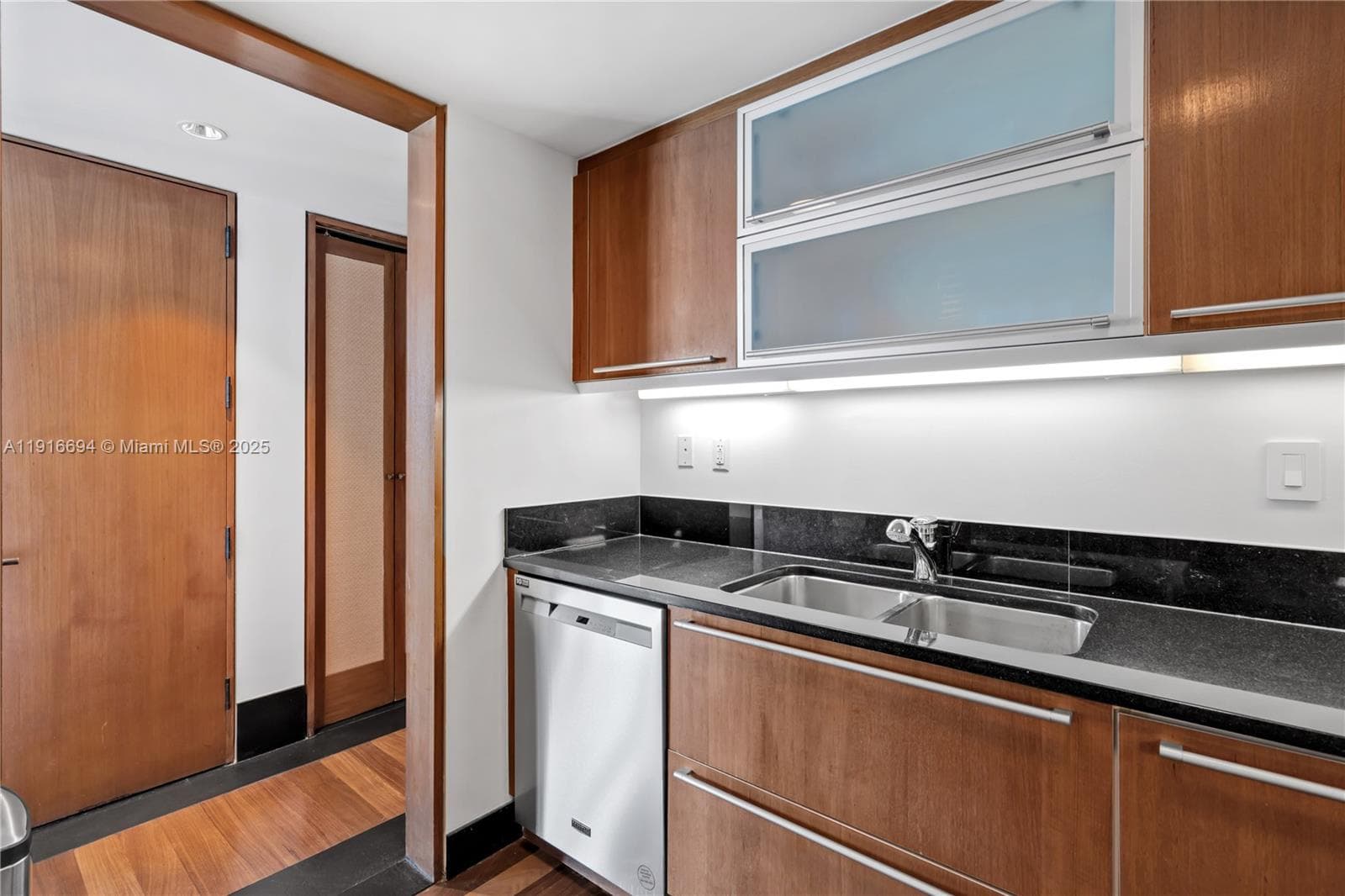 A11916694 — Miami Beach — 18