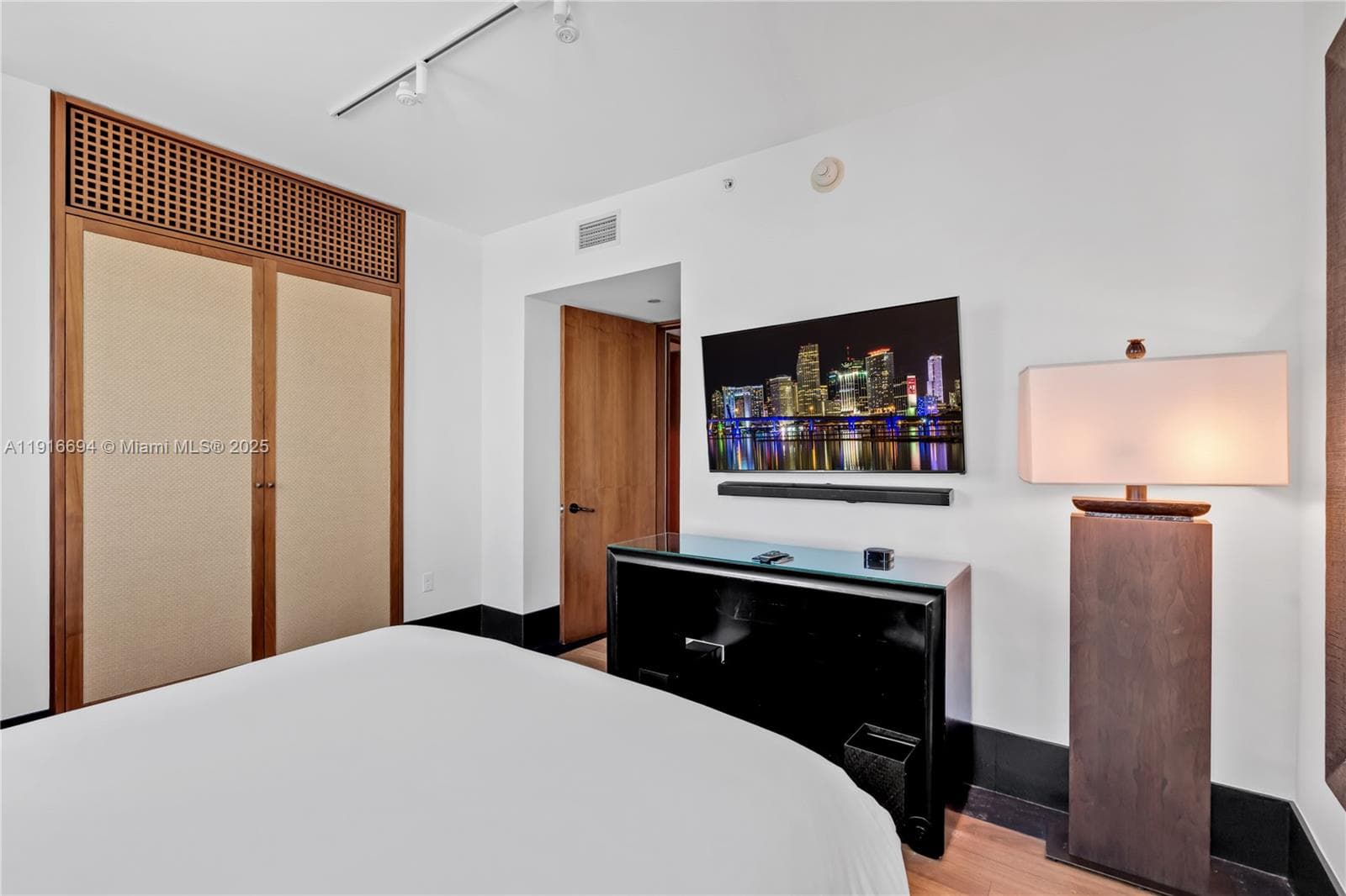 A11916694 — Miami Beach — 29