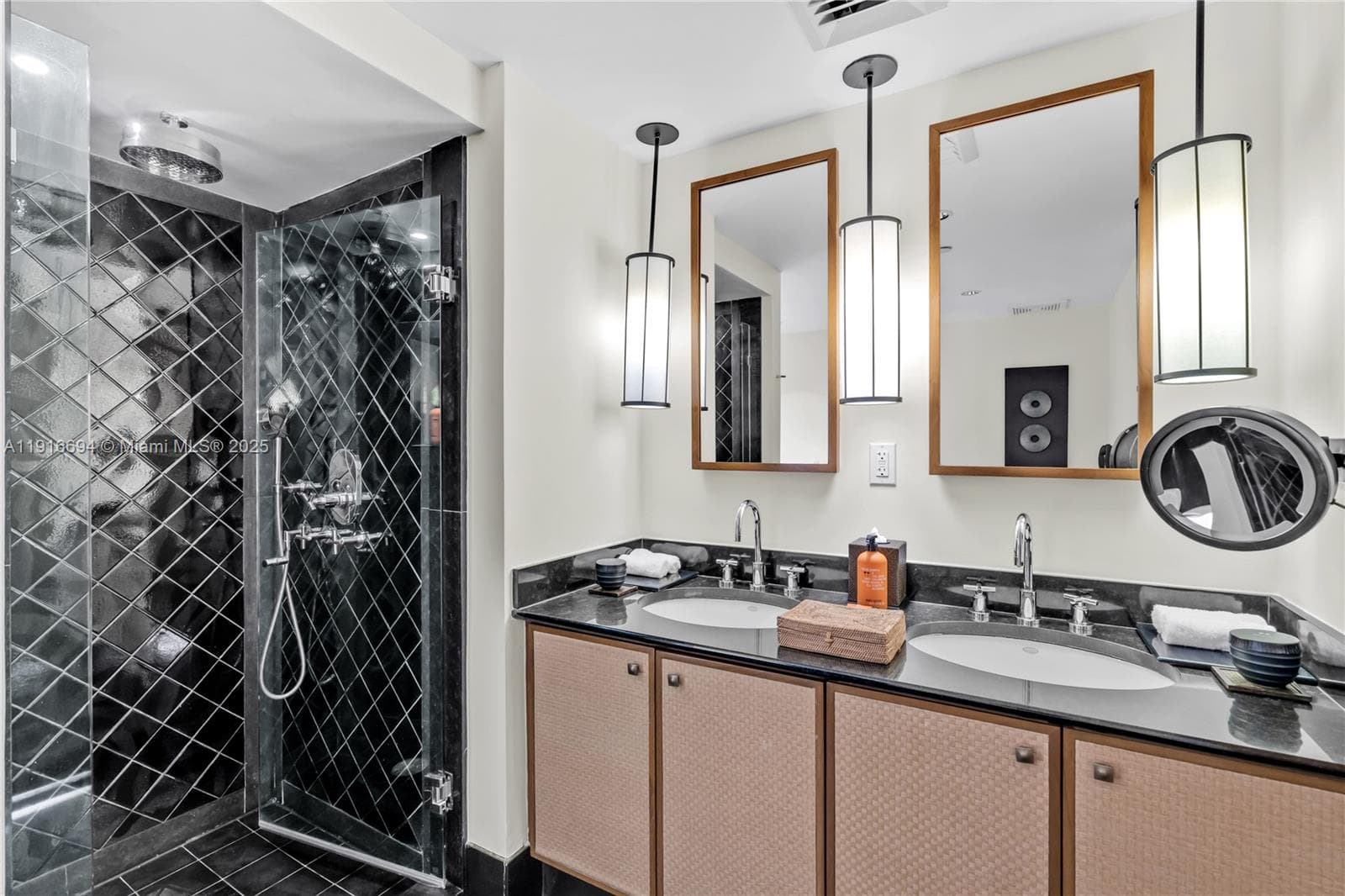 A11916694 — Miami Beach — 25