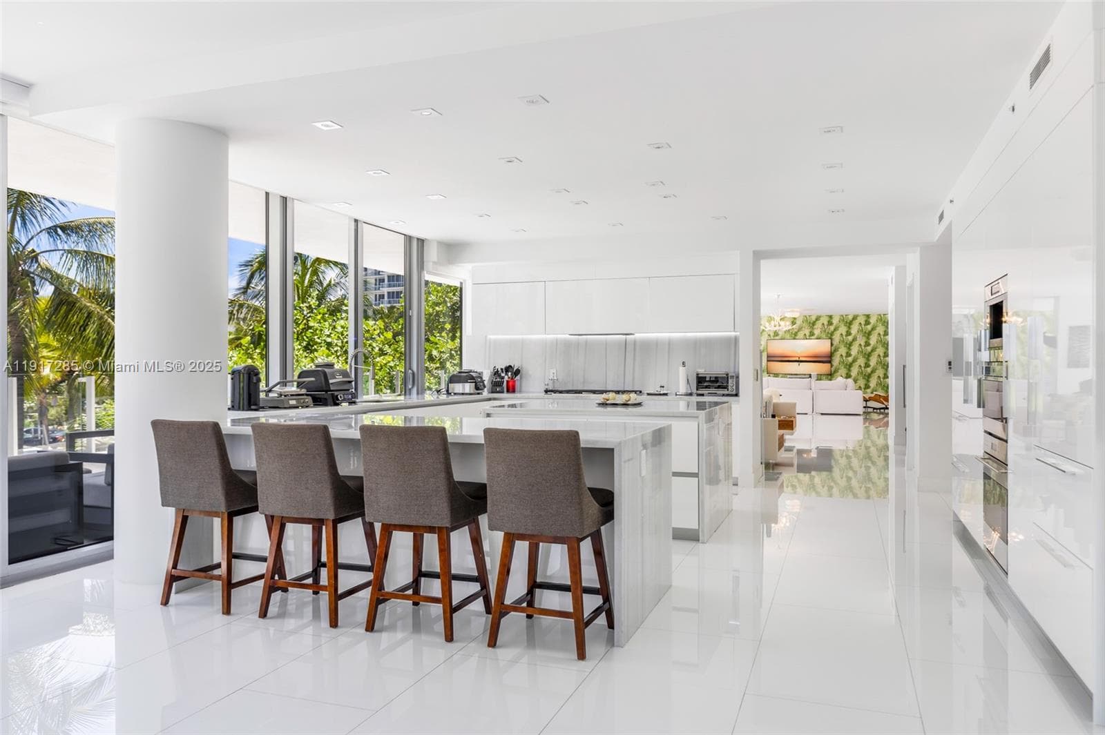 A11917285 — Miami Beach — 13