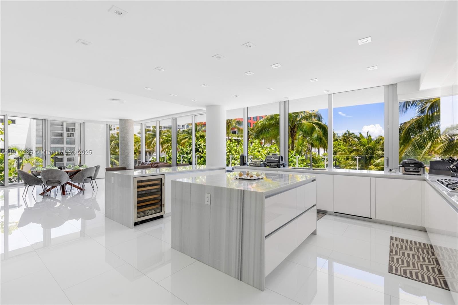 A11917285 — Miami Beach — 10