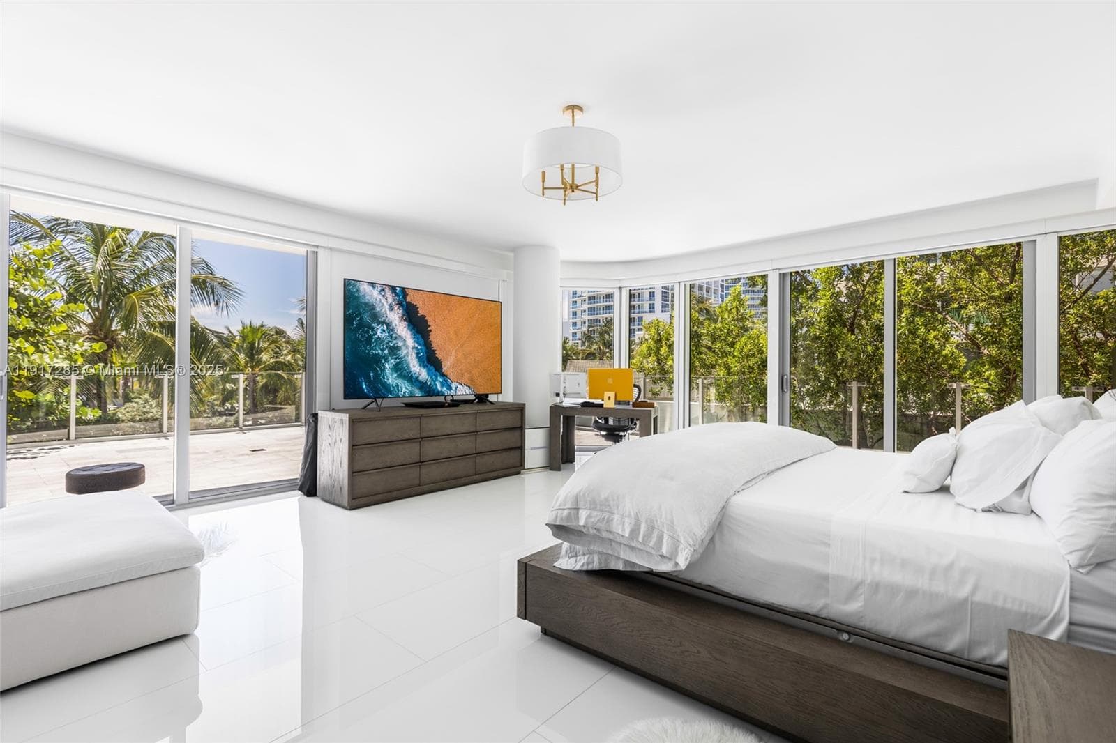A11917285 — Miami Beach — 19