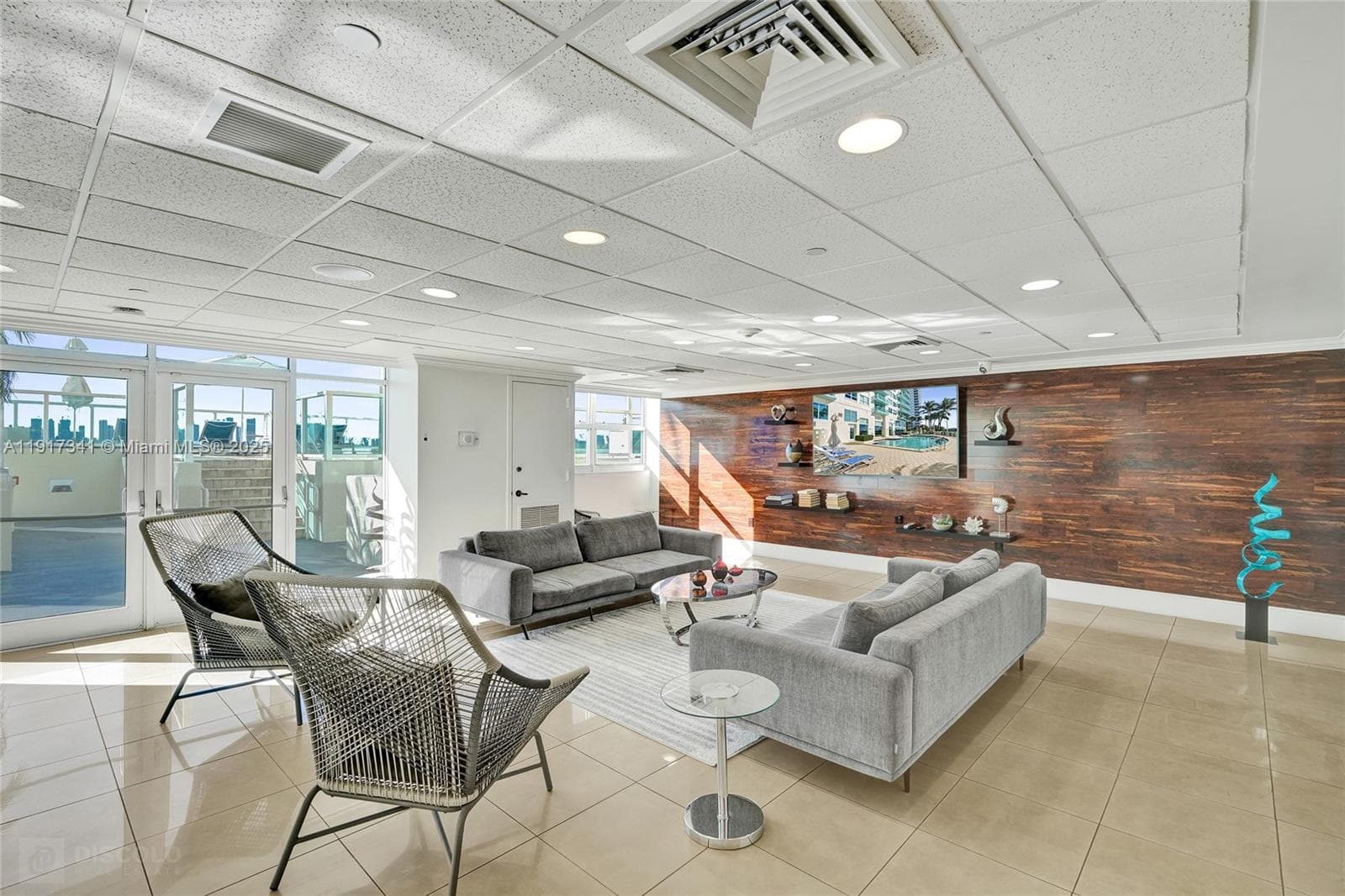 A11917341 — Miami Beach — 57