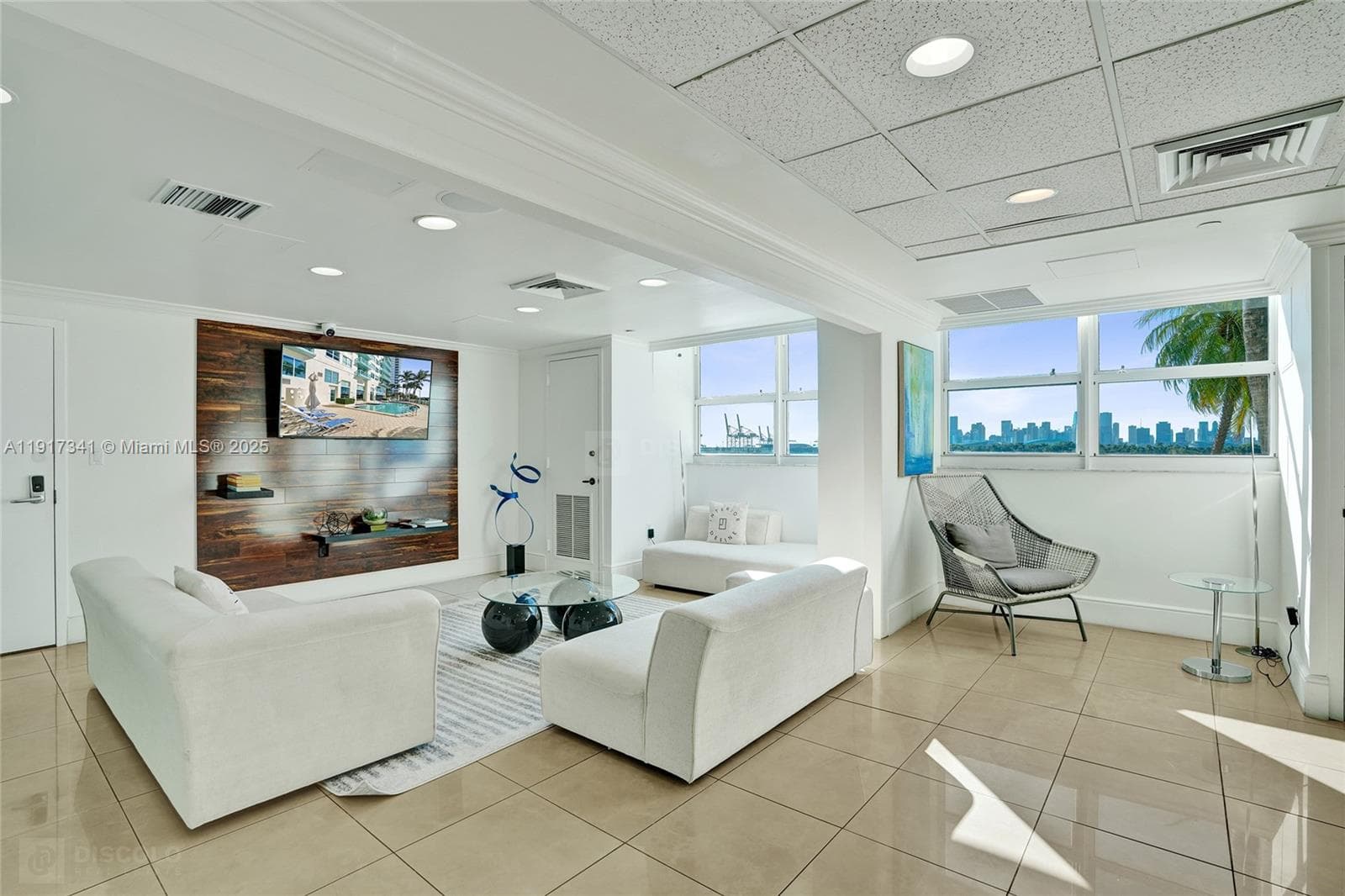A11917341 — Miami Beach — 59