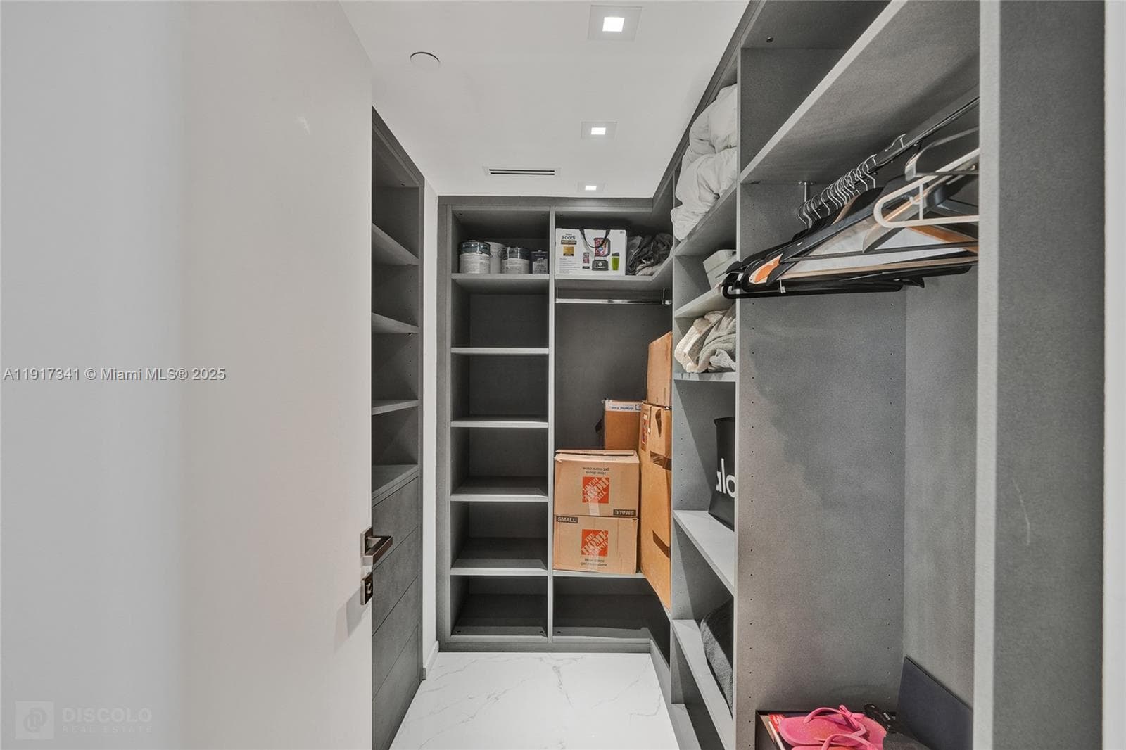 A11917341 — Miami Beach — 40