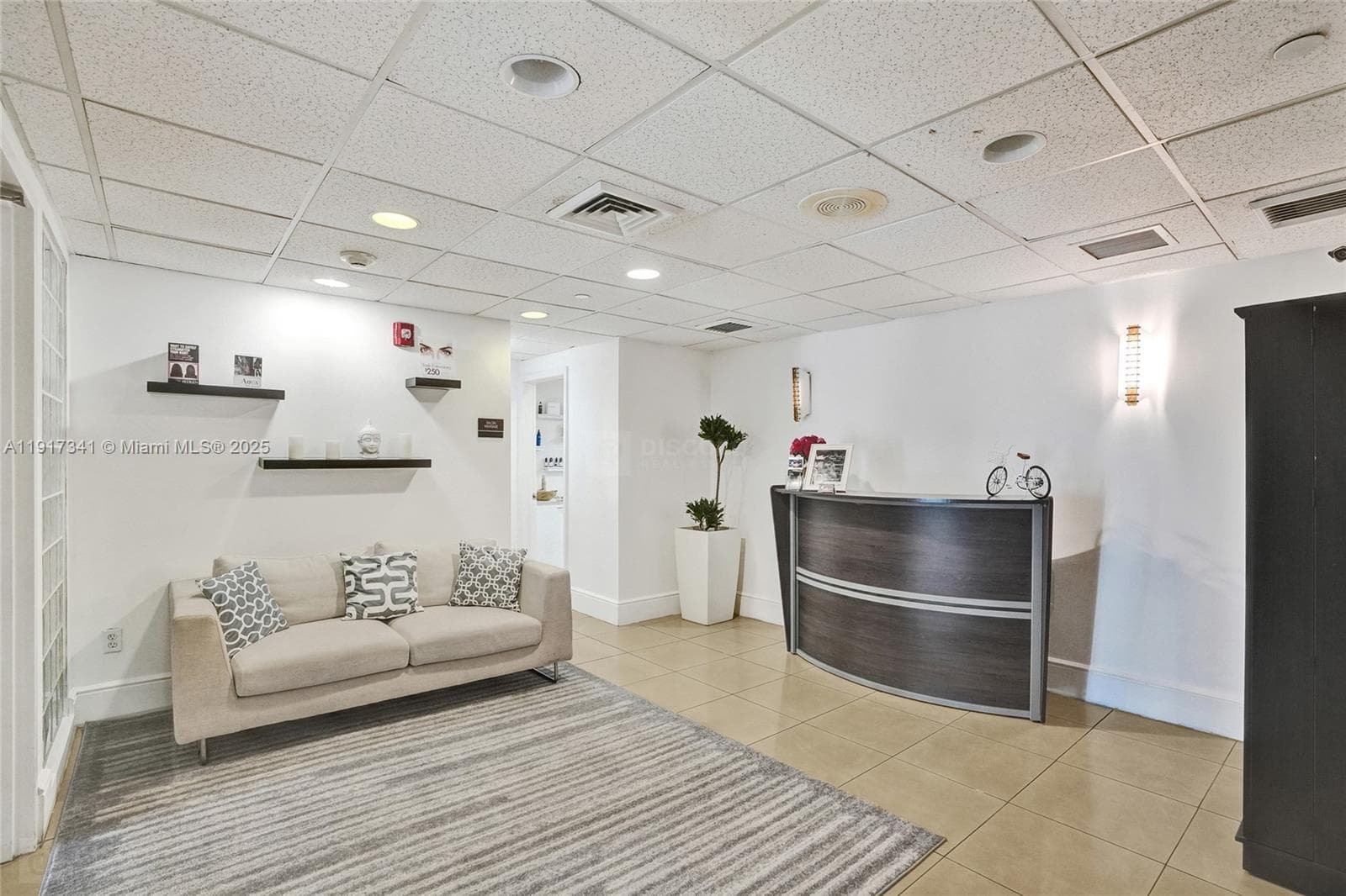 A11917341 — Miami Beach — 60