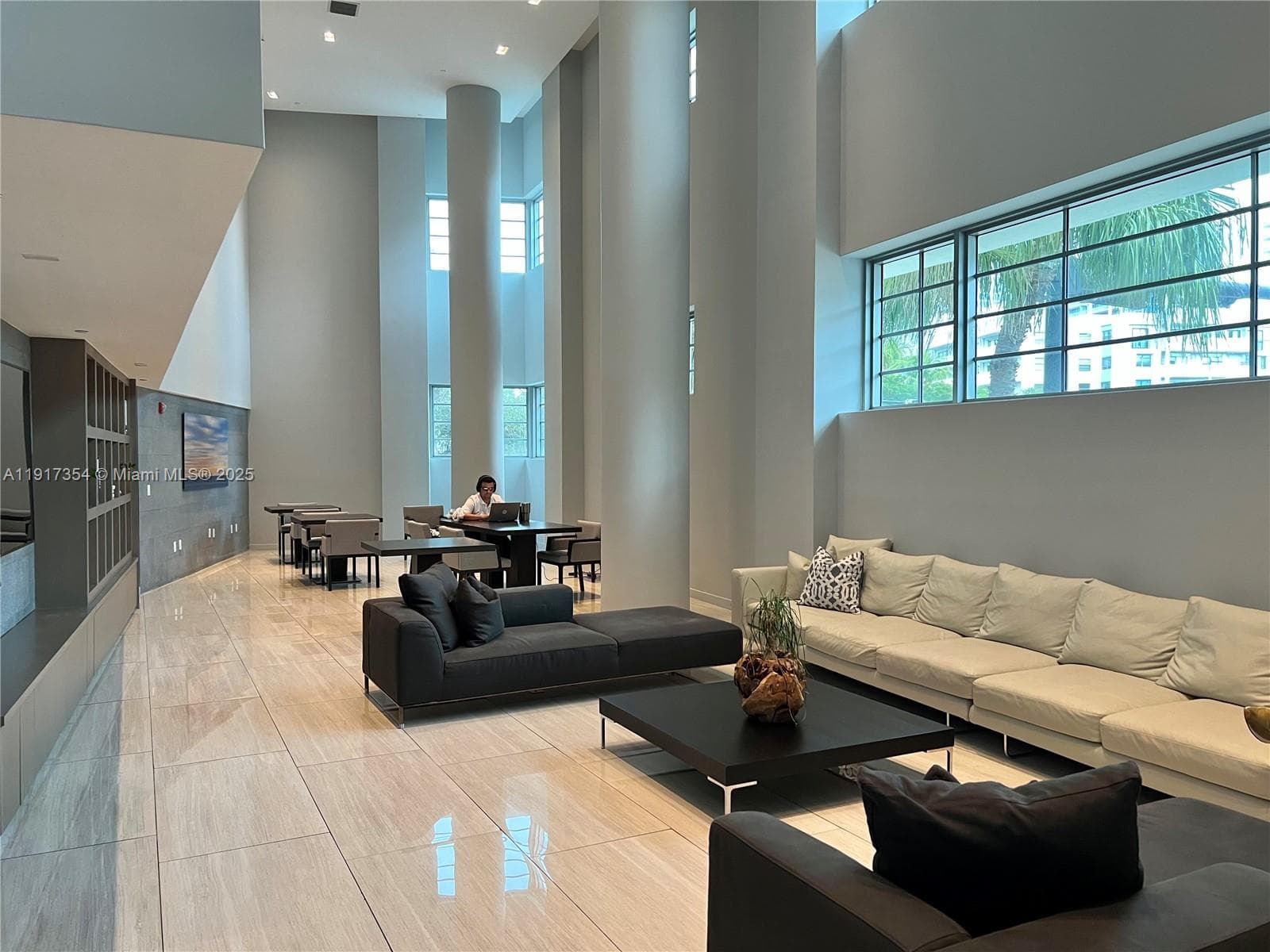 A11917354 — Miami Beach — 27