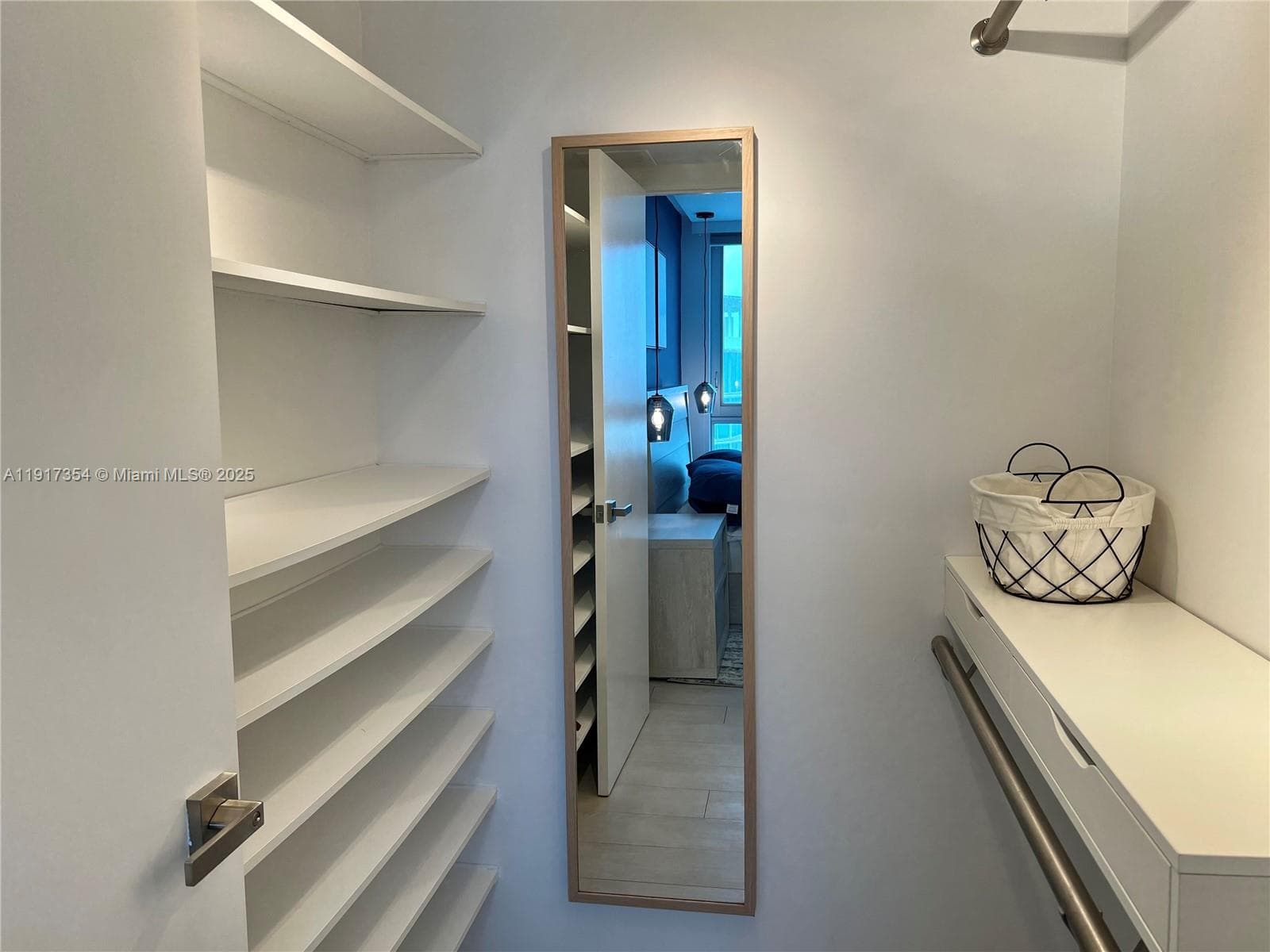 A11917354 — Miami Beach — 22