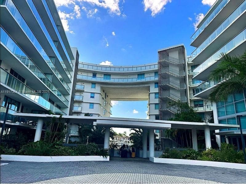 A11917354 — Miami Beach