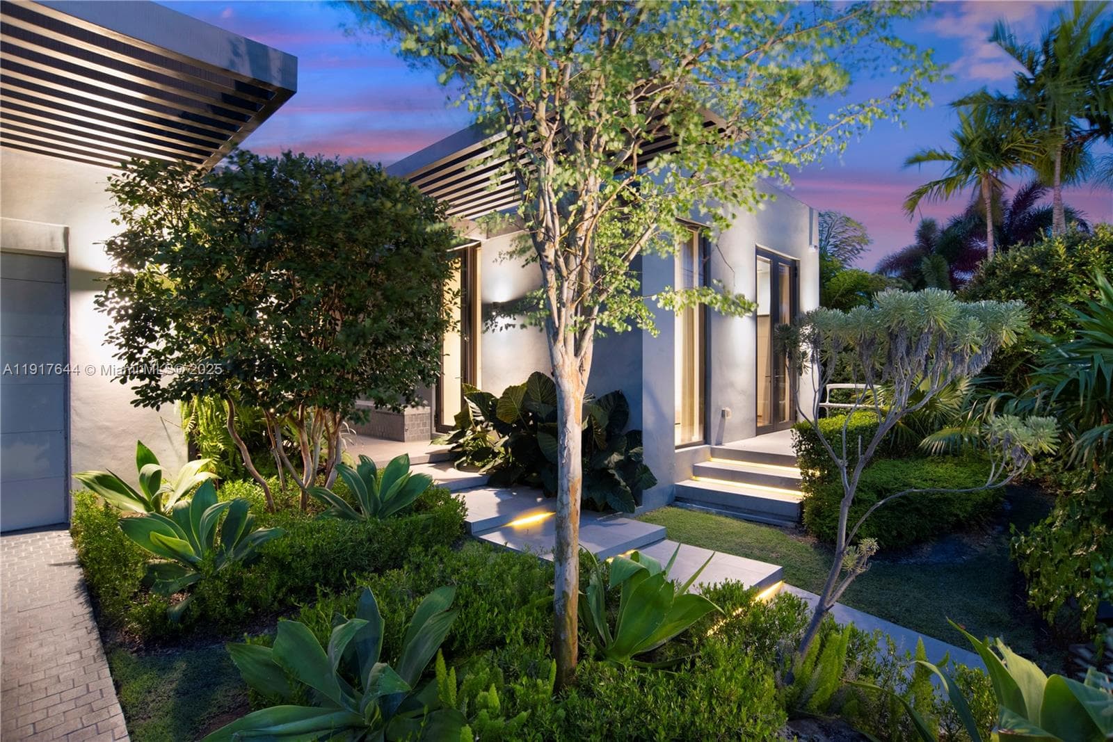 A11917644 — Miami Beach — 2
