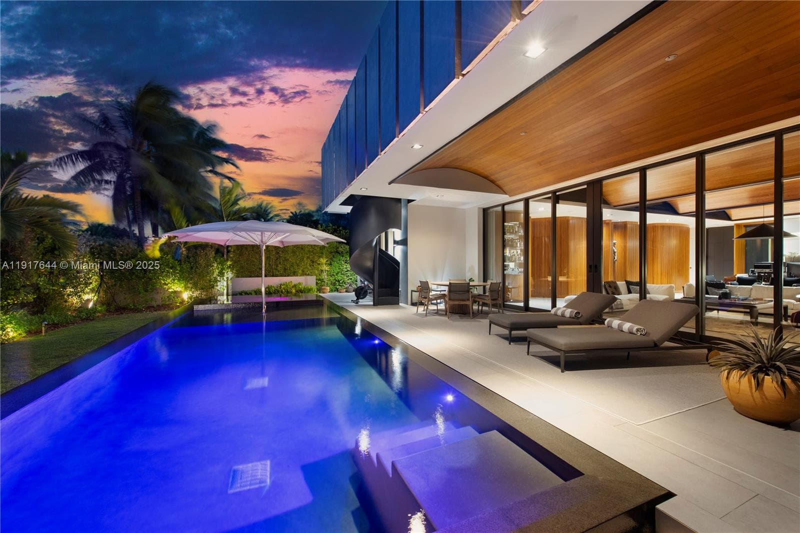 A11917644 — Miami Beach — 46