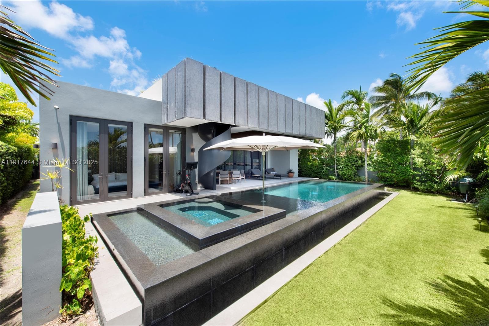 A11917644 — Miami Beach — 13