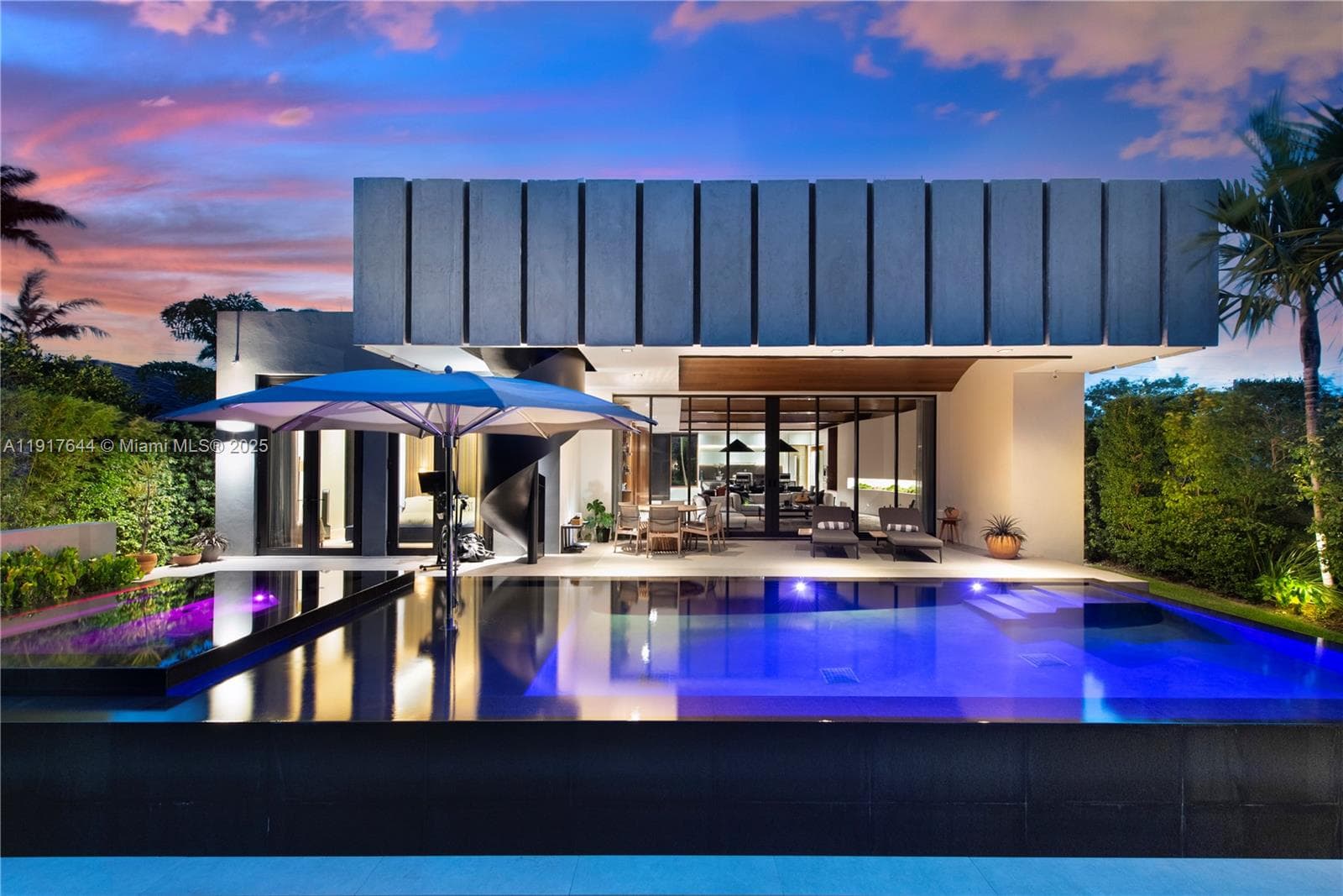 A11917644 — Miami Beach