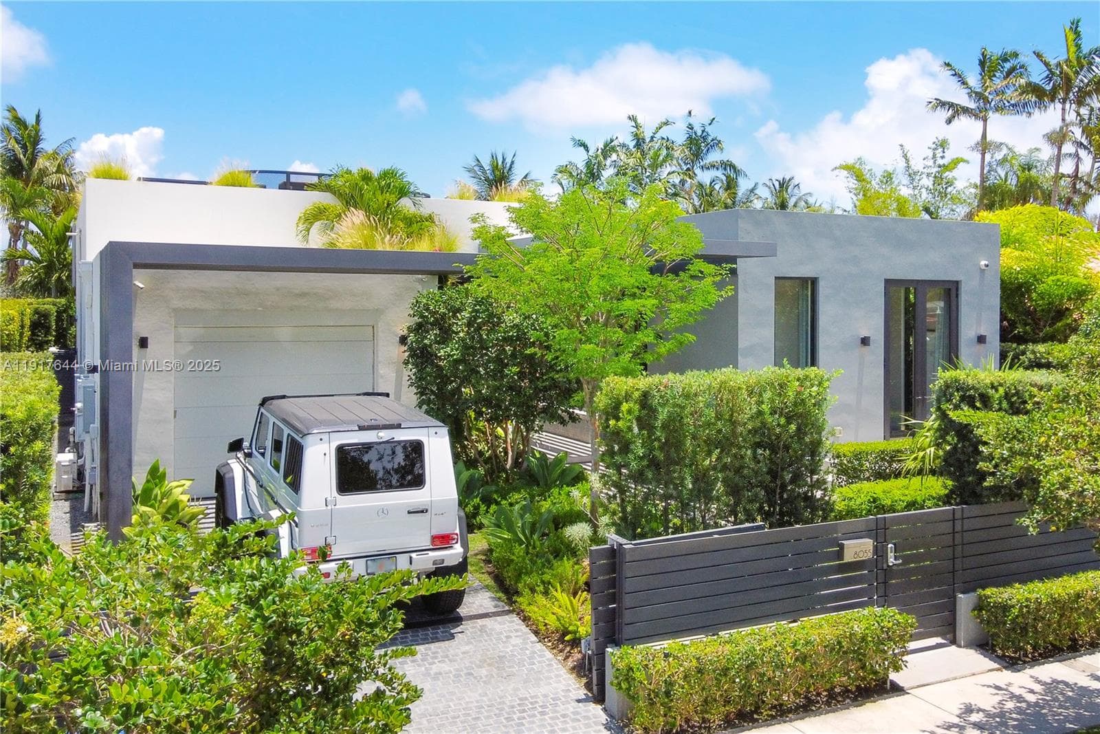A11917644 — Miami Beach — 38