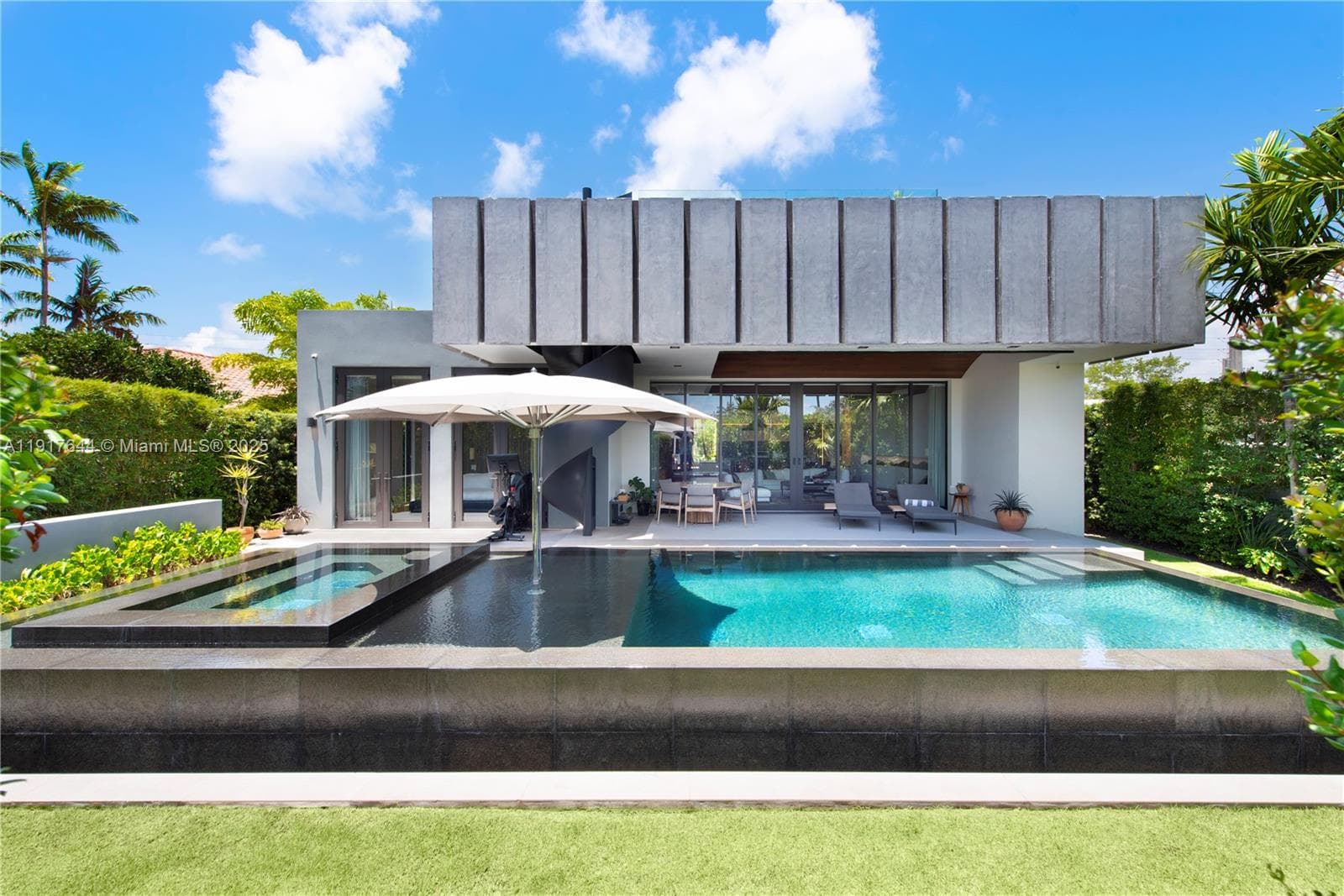 A11917644 — Miami Beach — 14