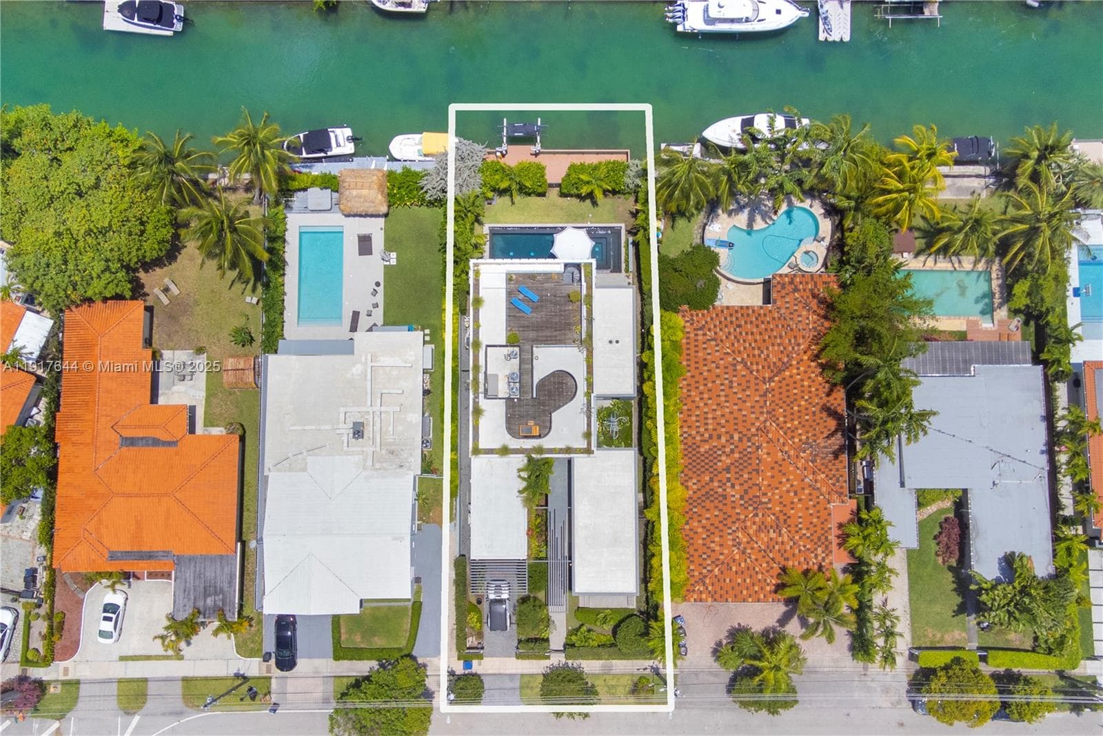 A11917644 — Miami Beach — 41