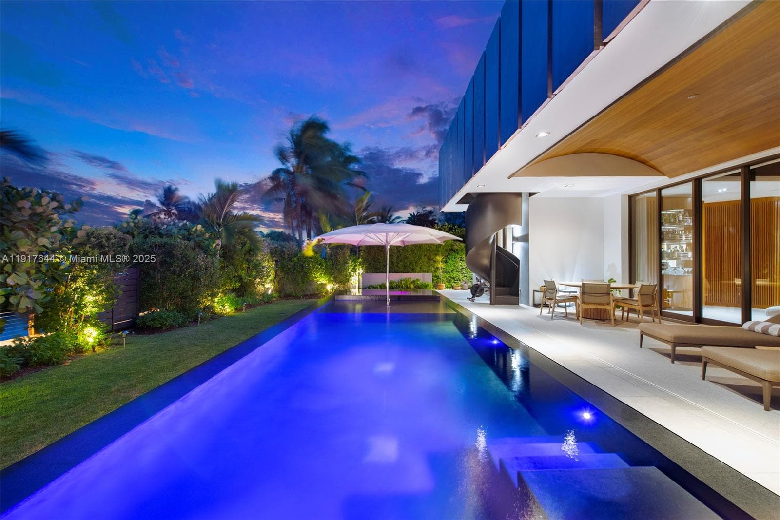 A11917644 — Miami Beach — 48