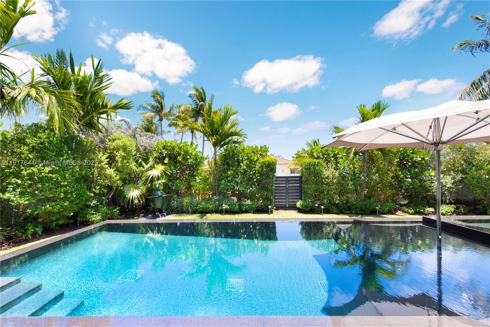A11917644 — Miami Beach — 11