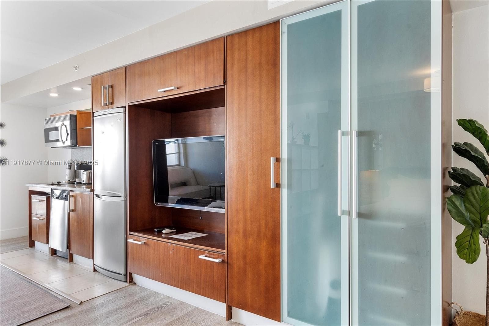 A11917877 — Miami Beach — 26